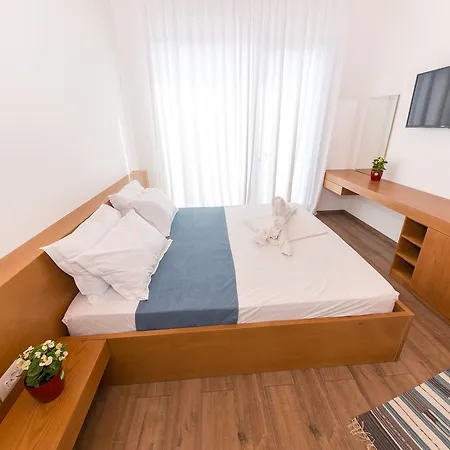 Hotel Alban Eco Dhermi